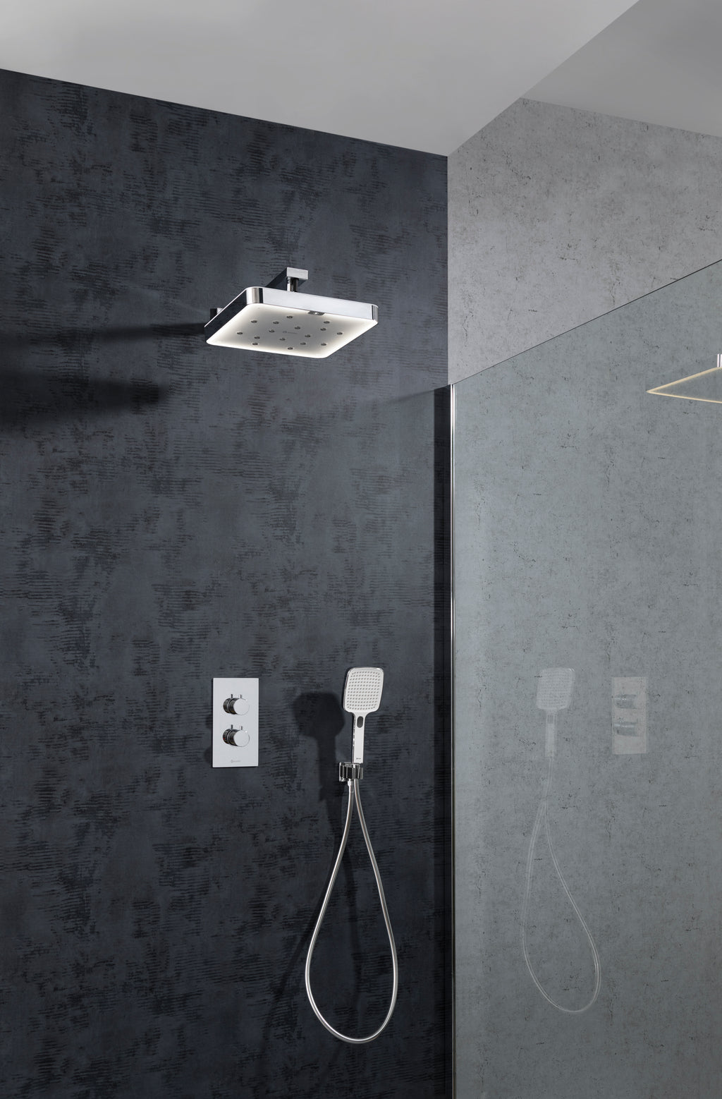 BubbleSpa Concealed + SilkSpray Handset