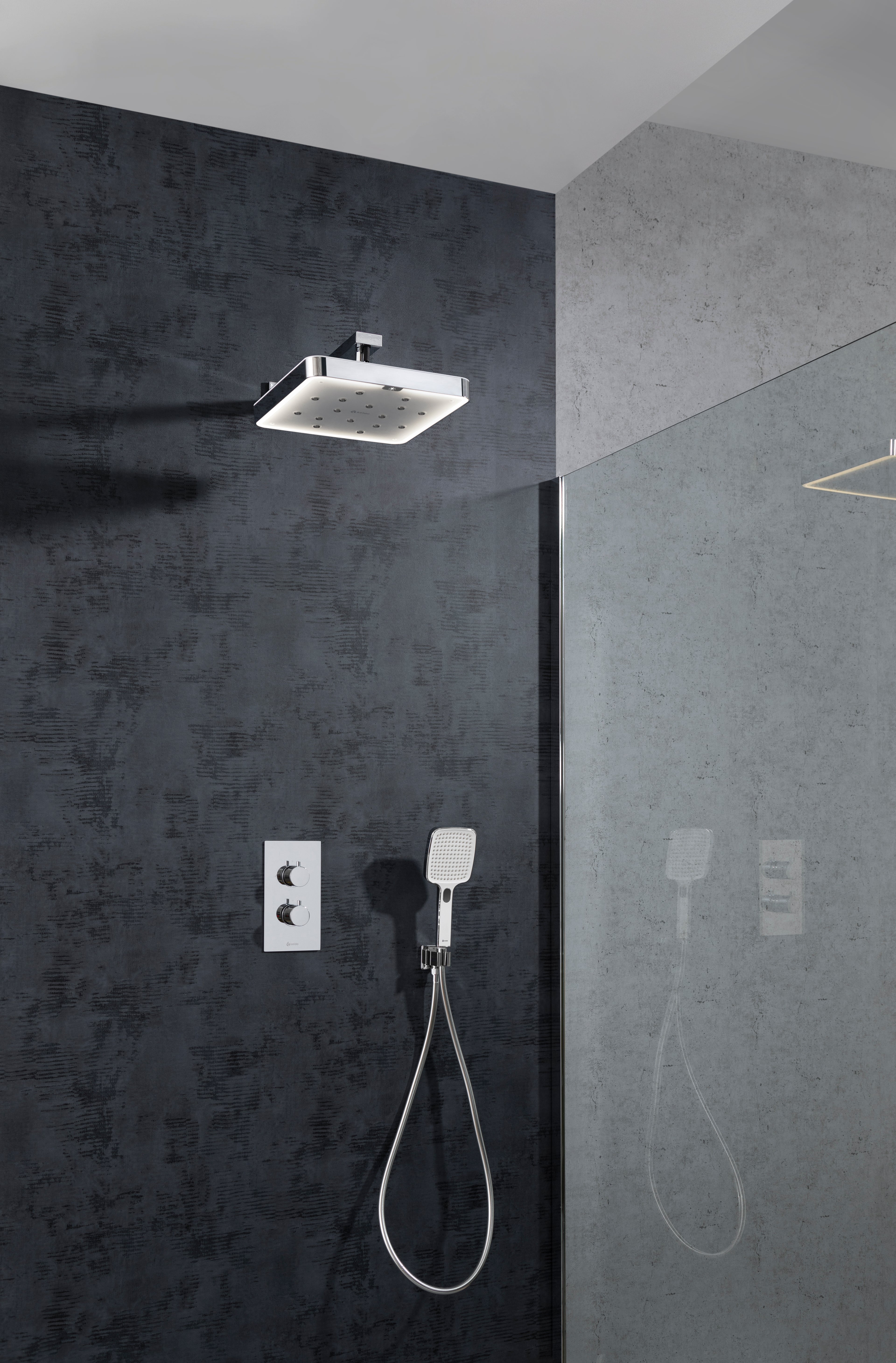 BubbleSpa Concealed + SilkSpray Handset