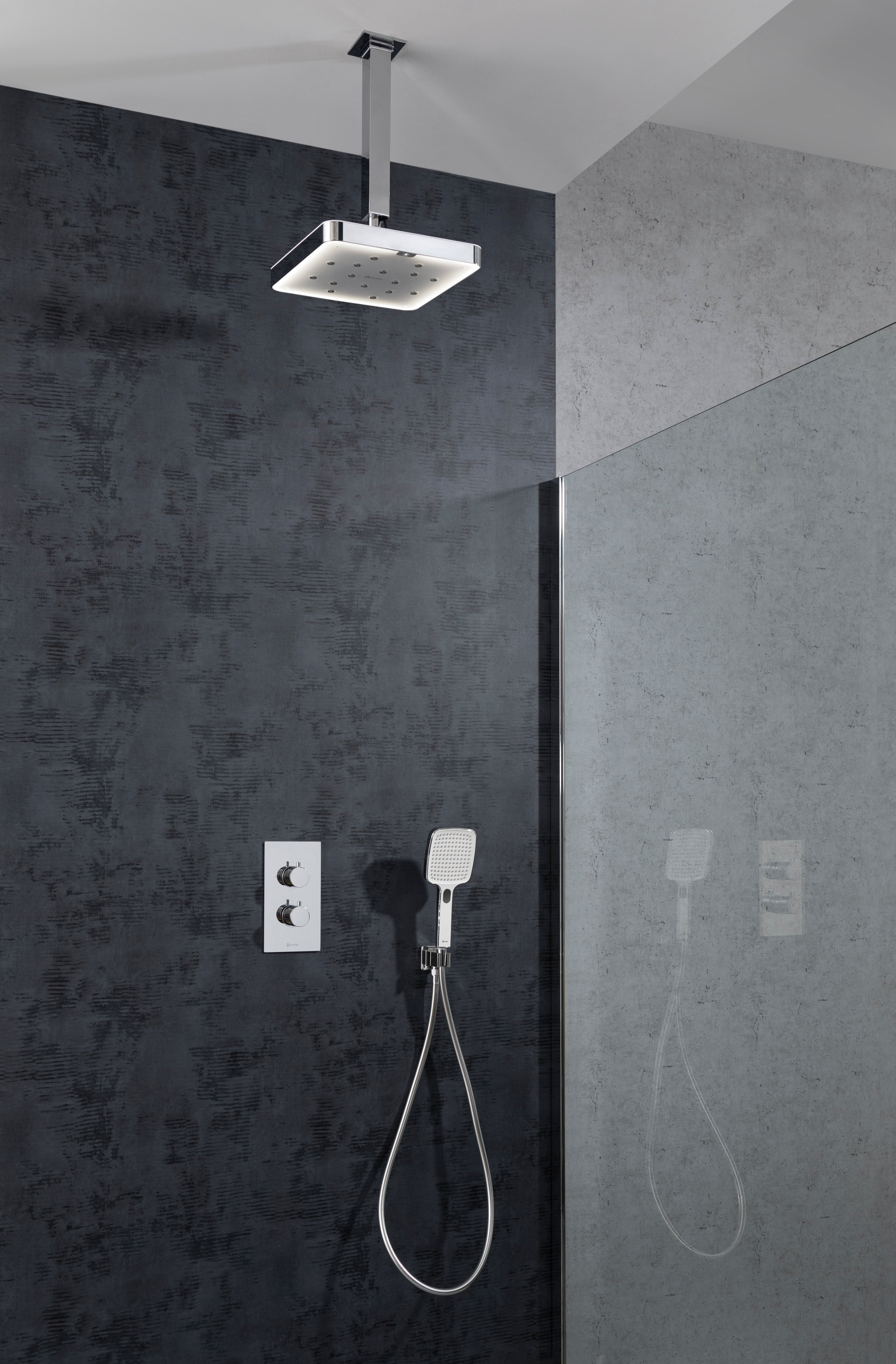 BubbleSpa Concealed + SilkSpray Handset